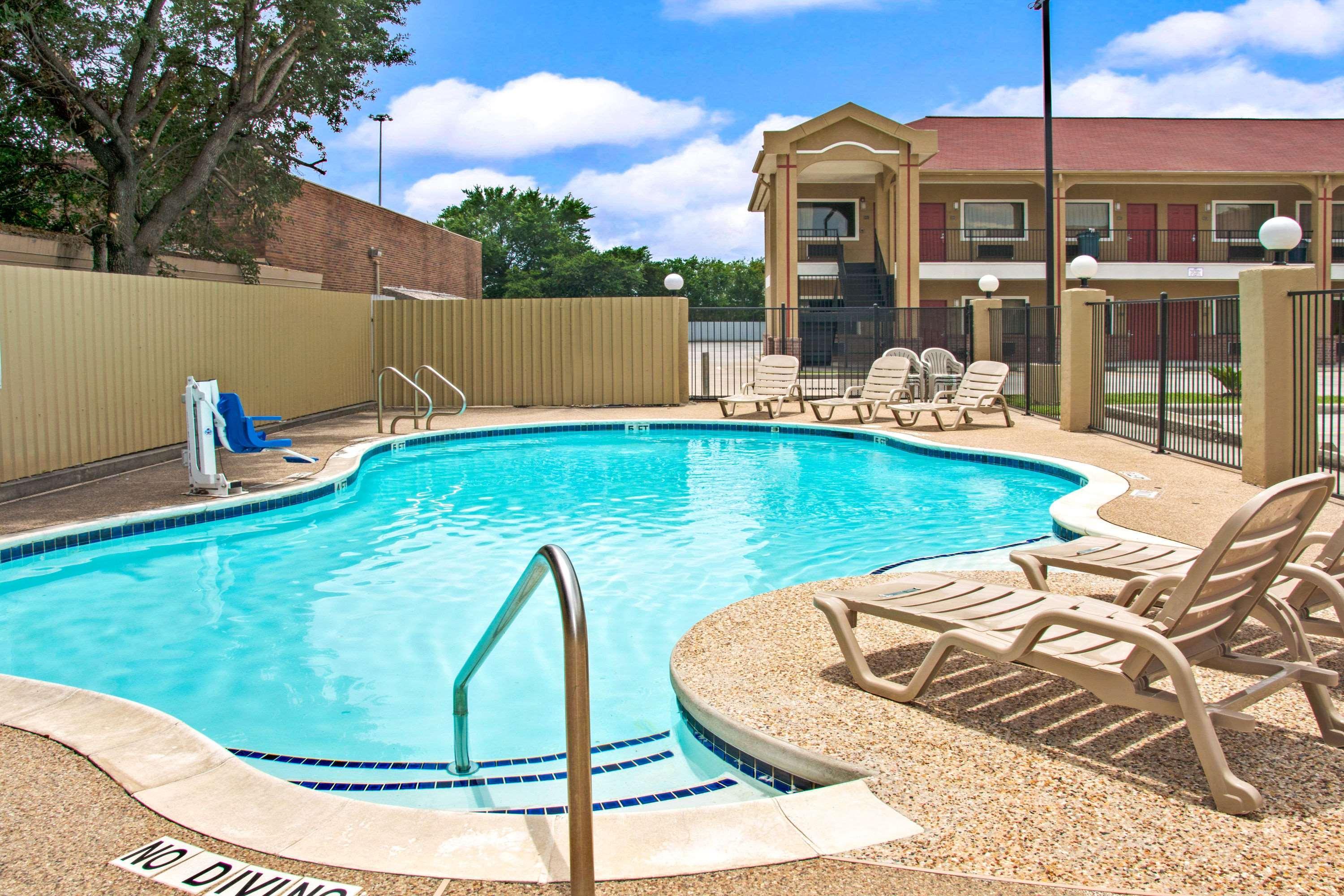 Super 8 By Wyndham Houston/Brookhollow Nw Ngoại thất bức ảnh