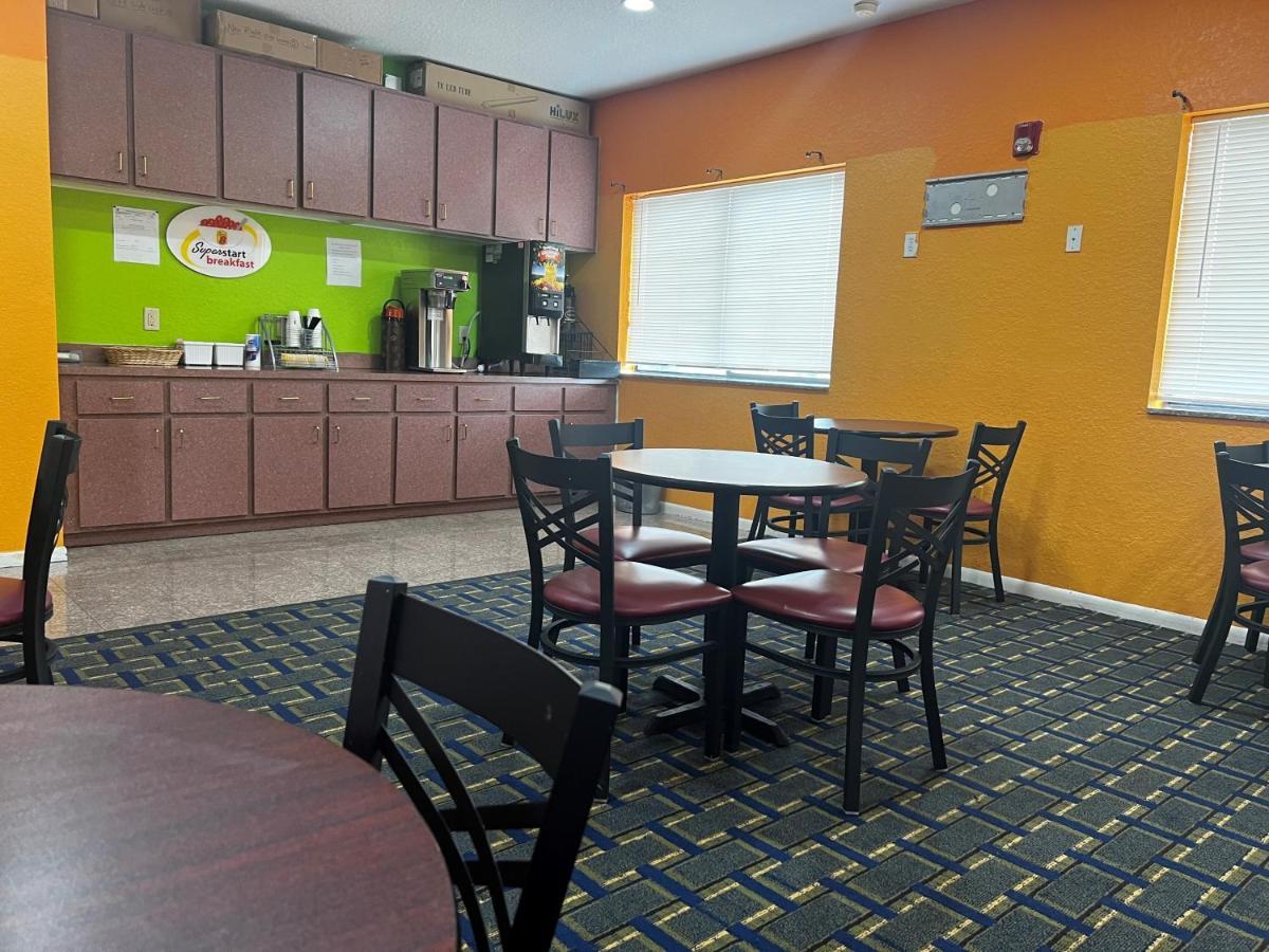 Super 8 By Wyndham Houston/Brookhollow Nw Ngoại thất bức ảnh